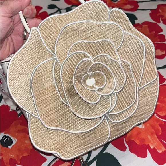 kate spade NWT! $449 MSRP Flora Rose Straw Crossbody Bag - Picture 7 of 17